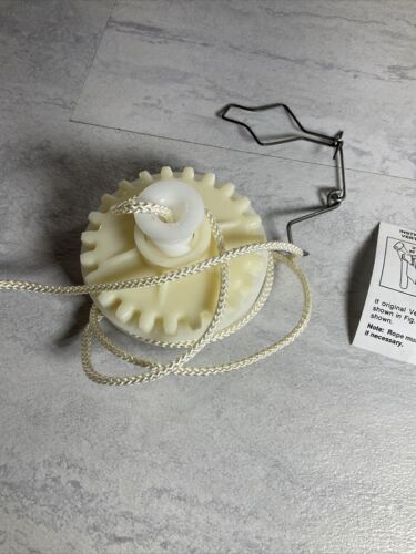 NOS Genuine OEM Briggs and Stratton 299948 Pulley-Starter (6922728112311)